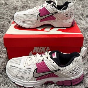 Nike Zoom Vomero 5 Fuchsia. Womens 8 / GS 6.5Y